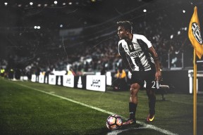 中卫持球推进能力是否成为球探评估关键，中卫球员