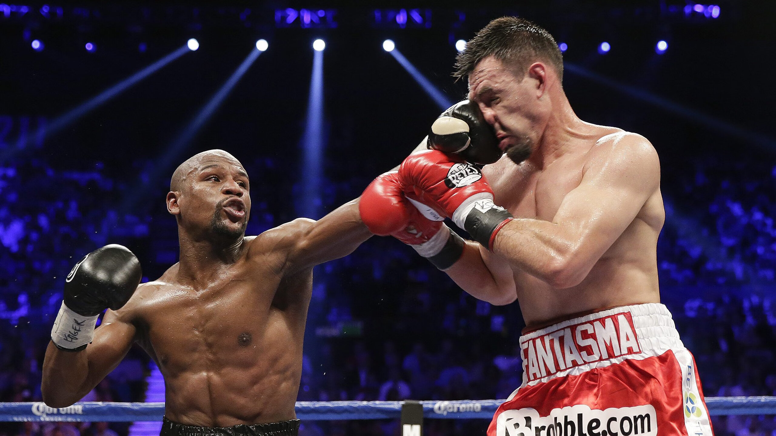 米切尔快攻暴扣点燃骑士主场气氛，米切尔状态逐场好转